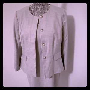 Sexy Grey Ann Taylor Three Piece Suit 😍😍😍